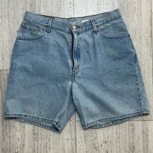Levi’s High Rise Denim Shorts Size 14 Light Wash Classic Mom Jean Shorts